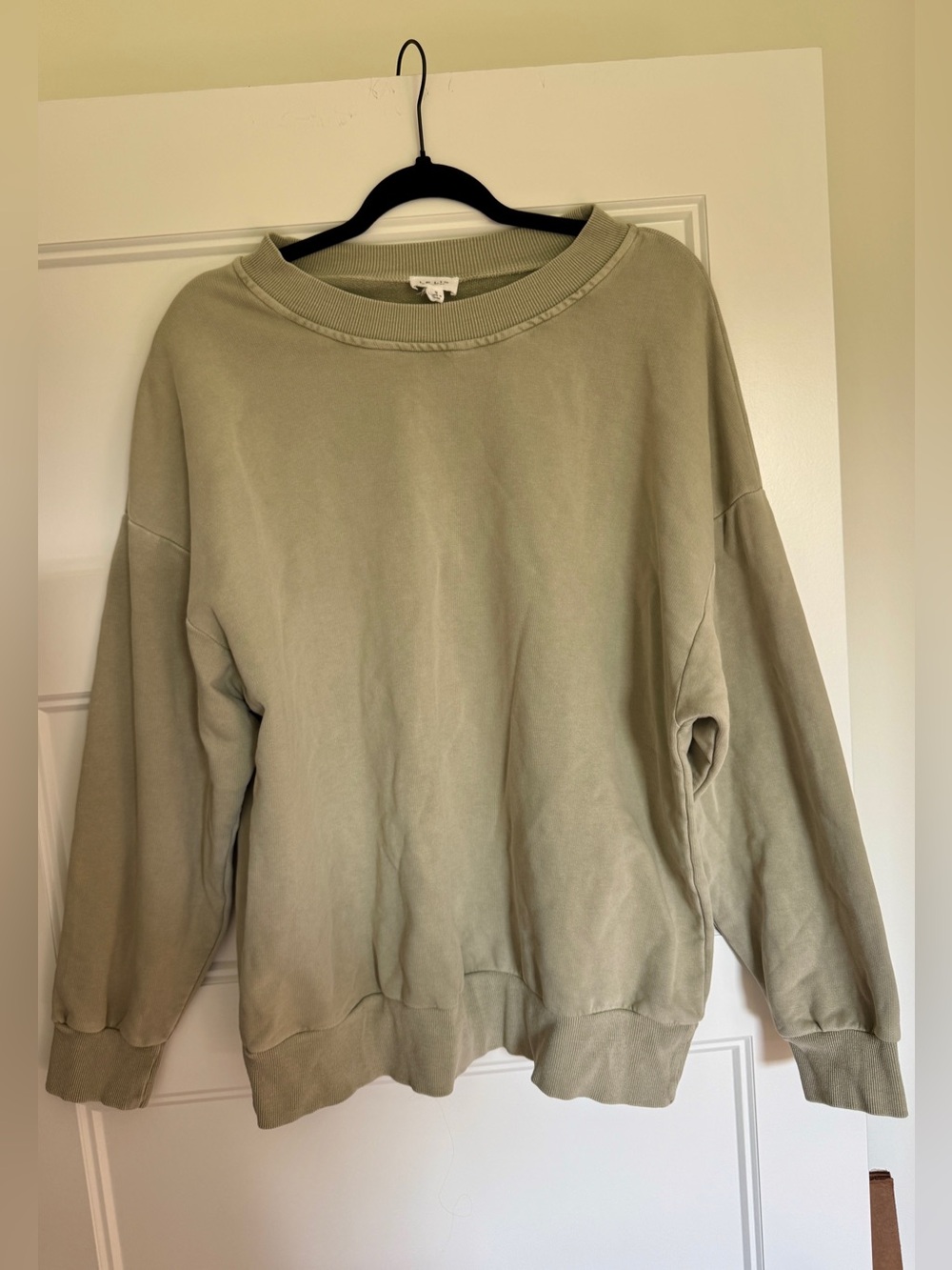 Le Lis Sage Women’s Casual Sage Green Crewneck Sweatshirt - Size Small